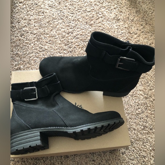 Clarks Mariana Amber black suede boot like new . Worn less than 5 times . - Picture 1 of 5